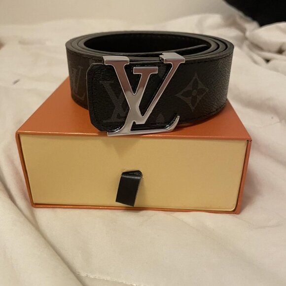 Louis Vuitton belt - Picture 1 of 2